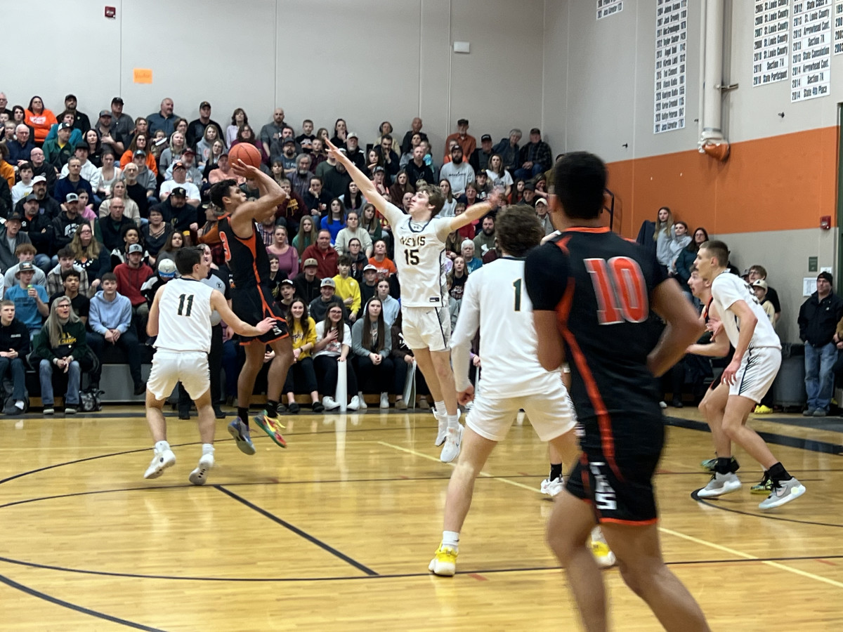 Isaac Asuma shoots